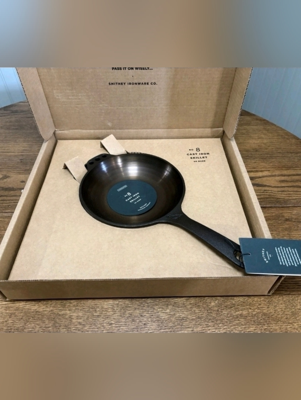 Smithey Number 8 Cast Iron Skillet With Chainmail Scrubber And Slotted Spatula